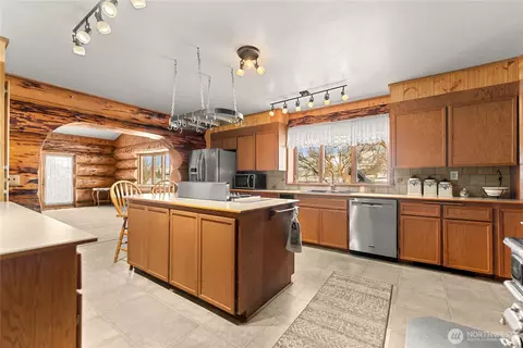 Kitchen - 2992 State Route 153 Hwy, Twisp, WA 98856 photo 3 of 4