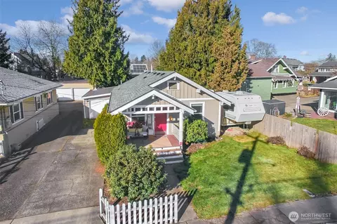 424 2nd St NW, Puyallup, WA 98371