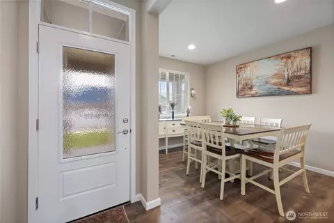 Entry Way - 601 Petersen Dr E, Enumclaw, WA 98022 photo 1 of 2