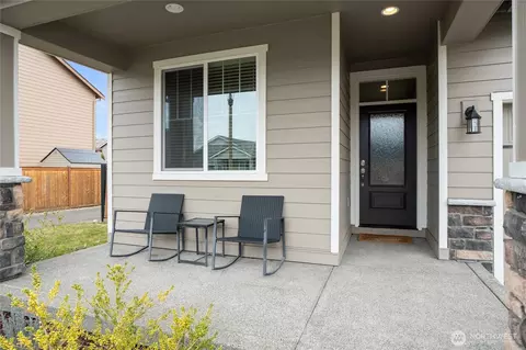 Exterior - 601 Petersen Dr E, Enumclaw, WA 98022 photo 3 of 9