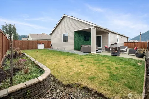 Exterior - 601 Petersen Dr E, Enumclaw, WA 98022 photo 6 of 9