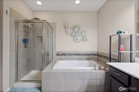 Bath - 601 Petersen Dr E, Enumclaw, WA 98022 photo 2 of 3