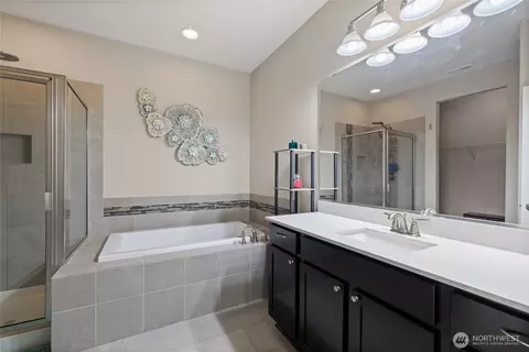 Bath - 601 Petersen Dr E, Enumclaw, WA 98022 photo 1 of 3