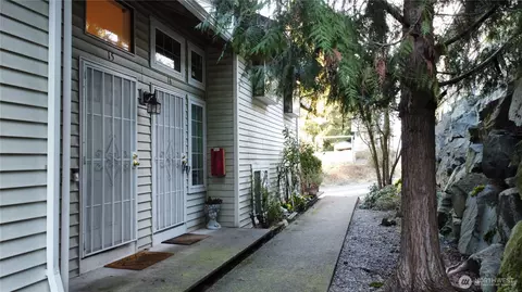 15625 42nd Ave S #15, Tukwila, WA 98188