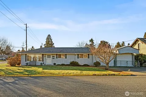 820 7th St SW, Puyallup, WA 98371