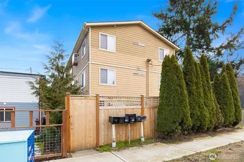 10556 Midvale Ave N #202, Seattle, WA 98133