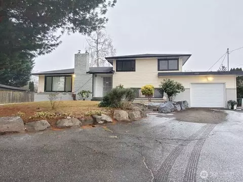 12203 16th Ave S, Seattle, WA 98168