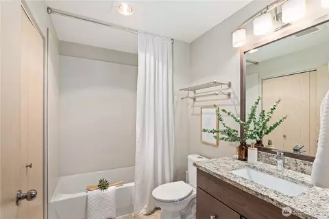 Bath - 15300 112th Ave NE #C208, Bothell, WA 98011 photo 1 of 2