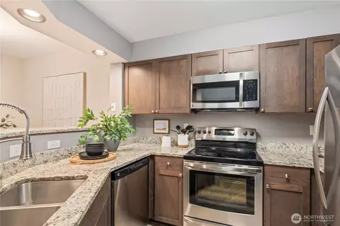 Kitchen - 15300 112th Ave NE #C208, Bothell, WA 98011 photo 2 of 5