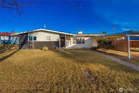 13725 13th Avenue Ct E, Tacoma, WA 98445