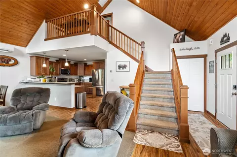 Entry Way - 2415 Ocean Beach Rd, Copalis Crossing, WA 98536 photo 4 of 6