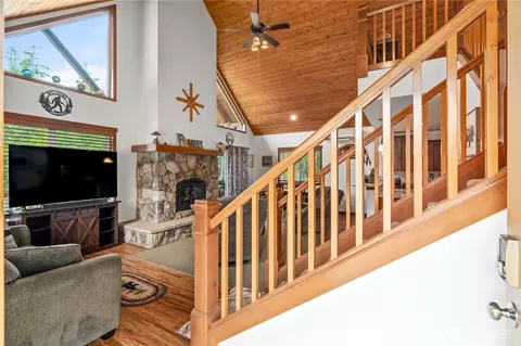 Entry Way - 2415 Ocean Beach Rd, Copalis Crossing, WA 98536 photo 3 of 6