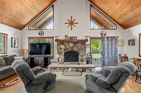 Living - 2415 Ocean Beach Rd, Copalis Crossing, WA 98536 photo 1 of 1