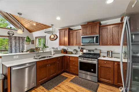 Kitchen - 2415 Ocean Beach Rd, Copalis Crossing, WA 98536 photo 2 of 2