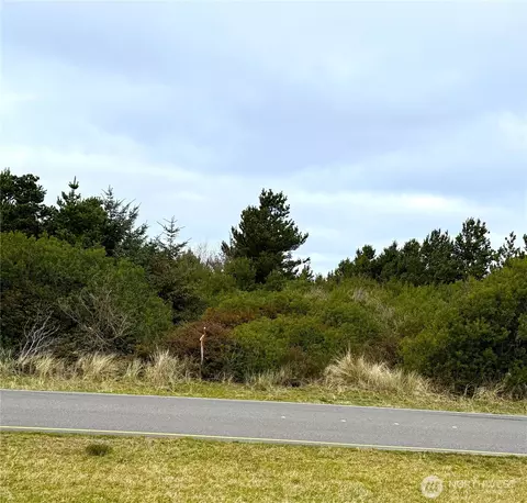 657 Ocean Shores Blvd SW, Ocean Shores, WA 98569
