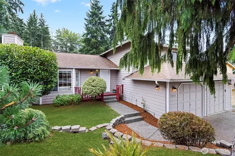 1216 211th Pl SW, Lynnwood, WA 98036
