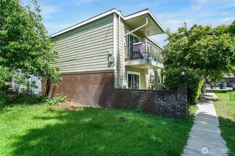 922 9th Ave, Longview, WA 98632