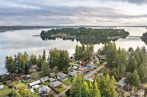 361 E Treasure Island Dr, Allyn, WA 98524