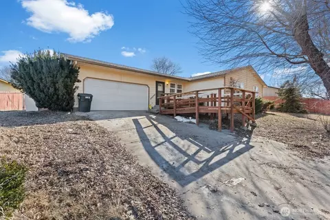 512 Broadview Dr, Grandview, WA 98930