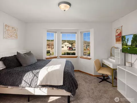 Bedroom - 470 E Soderberg Rd, Allyn, WA 98524 photo 1 of 5