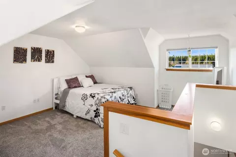 Bedroom - 470 E Soderberg Rd, Allyn, WA 98524 photo 4 of 5