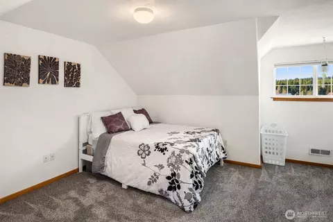 Bedroom - 470 E Soderberg Rd, Allyn, WA 98524 photo 5 of 5