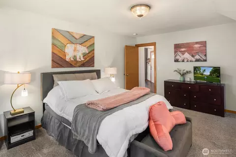 Bedroom - 470 E Soderberg Rd, Allyn, WA 98524 photo 3 of 5