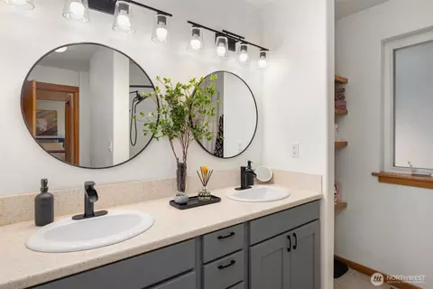 Bath - 470 E Soderberg Rd, Allyn, WA 98524 photo 3 of 3