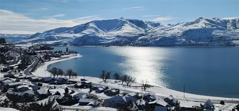 128 Crystal Crest Dr, Chelan, WA 98816