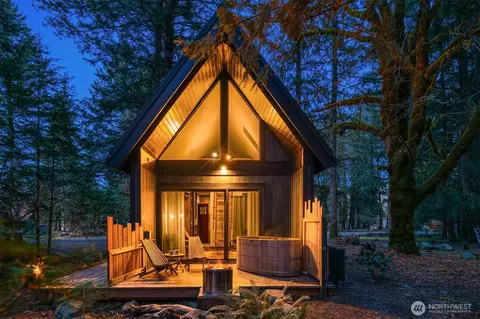 144 Crescent Beach Dr, Packwood, WA 98361