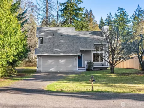 21916 Virginia Pl NE, Kingston, WA 98346