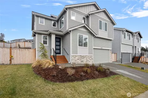 2205 SW Putnam Dr, Oak Harbor, WA 98277