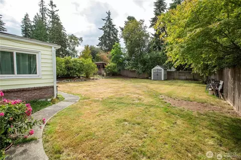 Exterior - 310 S Cabot Rd, Everett, WA 98203 photo 3 of 4