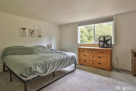 Bedroom - 310 S Cabot Rd, Everett, WA 98203 photo 3 of 4