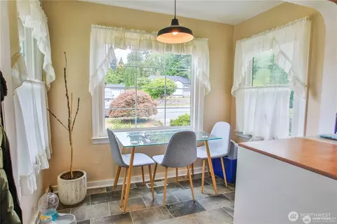 Dining - 310 S Cabot Rd, Everett, WA 98203 photo 1 of 1