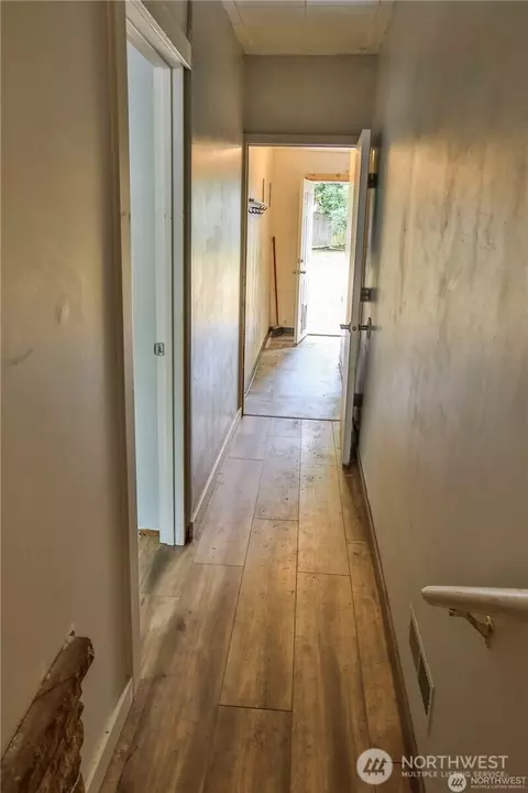 Entry Way - 310 S Cabot Rd, Everett, WA 98203 photo 1 of 1