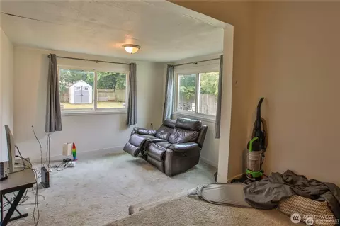 Living - 310 S Cabot Rd, Everett, WA 98203 photo 2 of 4