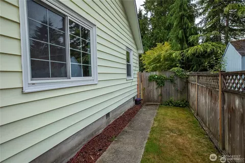Exterior - 310 S Cabot Rd, Everett, WA 98203 photo 4 of 4