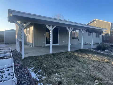 Exterior - 5019 Marlin Ln, Pasco, WA 99301 photo 3 of 4