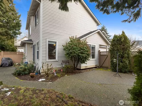 Exterior - 11314 8th Pl W #B1, Everett, WA 98204 photo 4 of 5