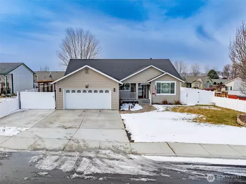 1514 S Eastlake Dr, Moses Lake, WA 98837