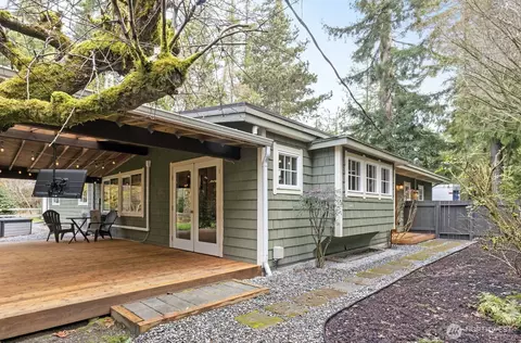 9681 Battle Point Dr NE, Bainbridge Island, WA 98110