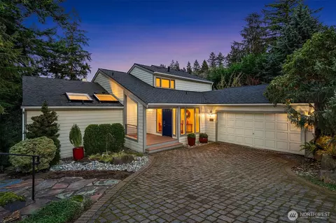 5020 156th Ave SE, Bellevue, WA 98006