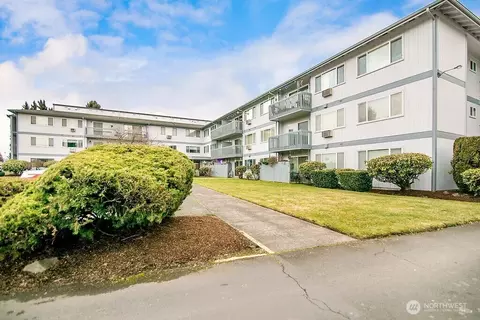 2005 Tibbetts Dr #203, Longview, WA 98632