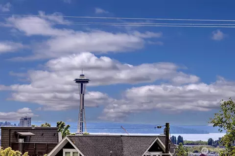 2214 10th Ave E, Seattle, WA 98102