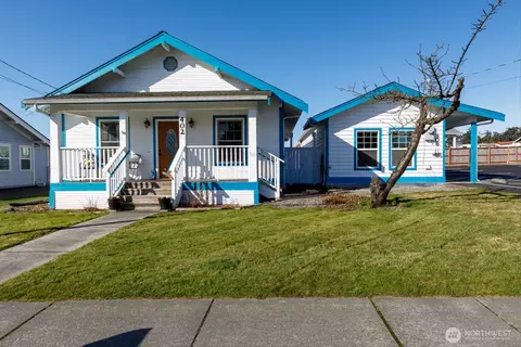 402 S Main St, Coupeville, WA 98239