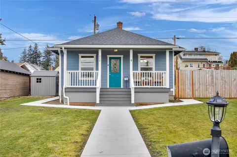 218 N 6th St, Mount Vernon, WA 98273