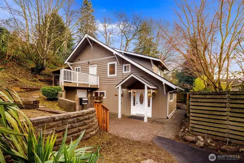 8026 Sunnyside Ave N, Seattle, WA 98103