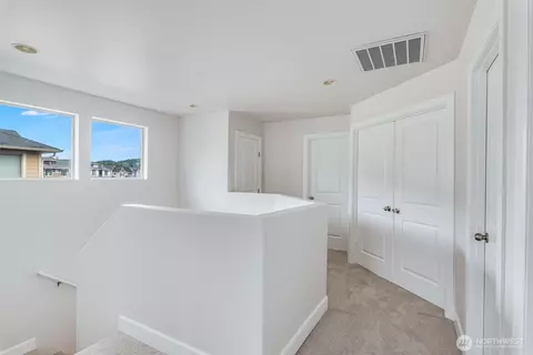 Entry Way - 309 Phoenix Ave SW, Orting, WA 98360 photo 3 of 3