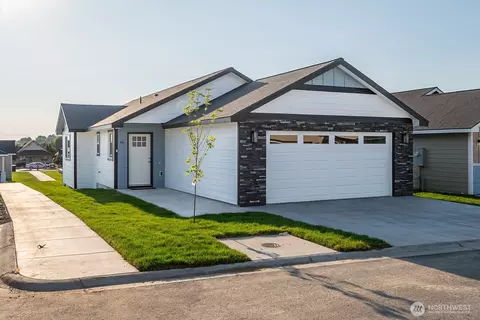 123 E 9th Ave #64, Moses Lake, WA 98837
